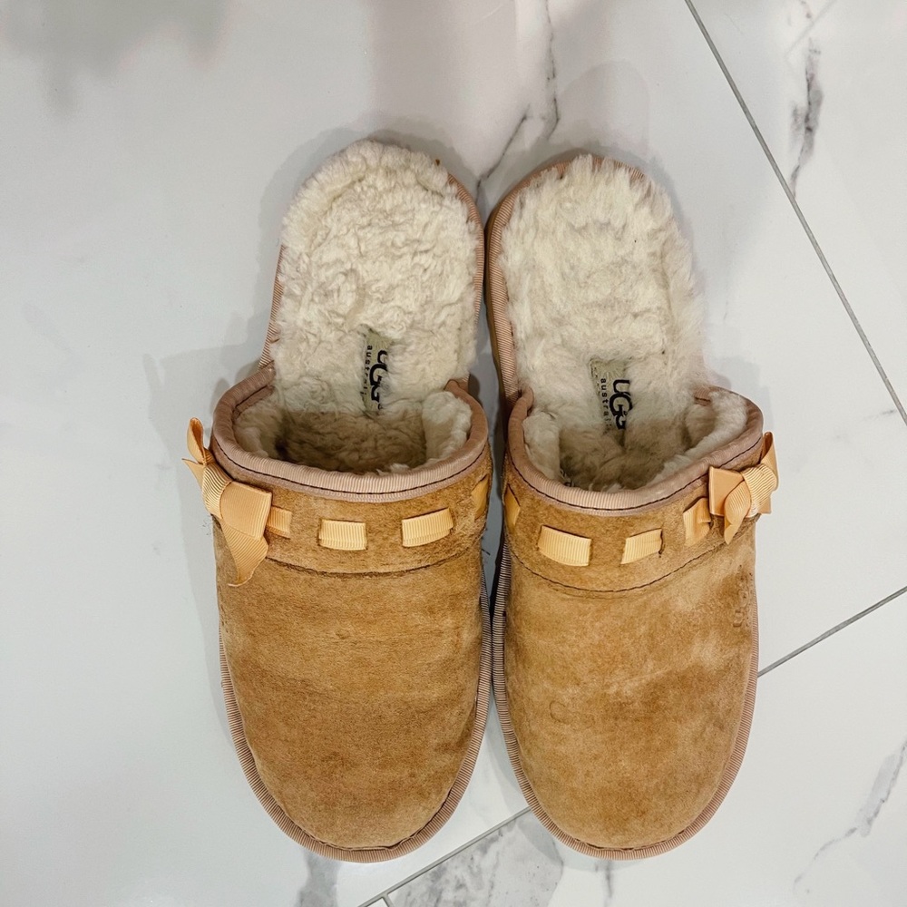UGG SLIPPERS WOMEN